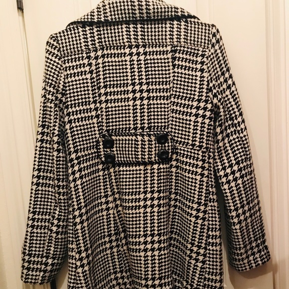 A Beyer Houndstooth Pea Coat - Picture 4 of 4